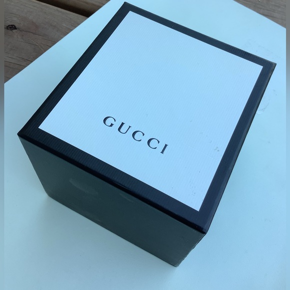 Mens authentic GUCCI BEE watch🐝 - Picture 13 of 13